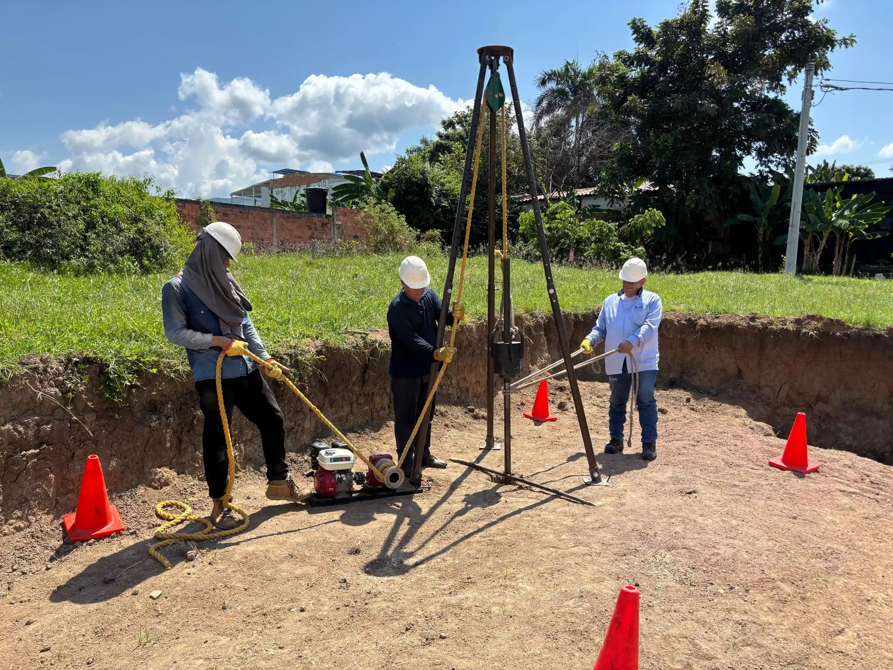 Edificio corporativo moderno con fachada de cristal